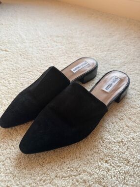 Steve Madden Black Pointed-Toe Suede Mule